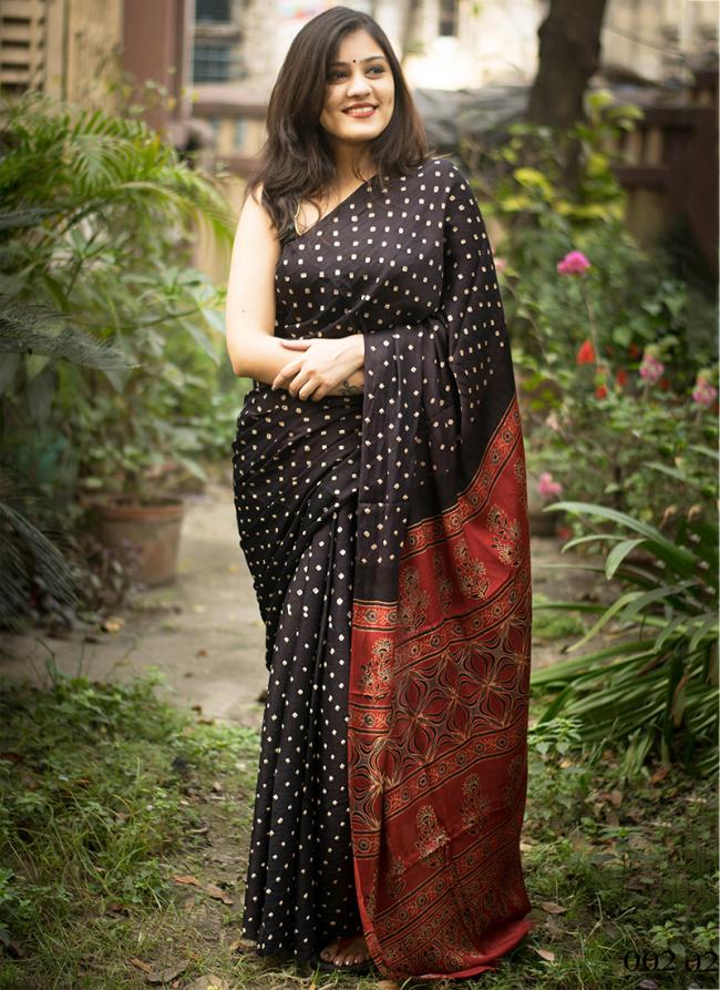 Silk Sattin Black Traditional Wear Printed Saree